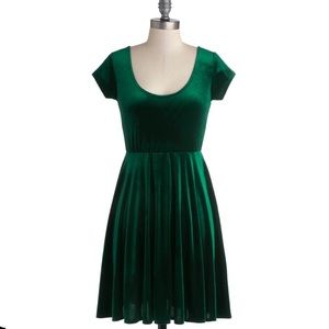 ModCloth Vivacious in Velvet Dress in Emerald